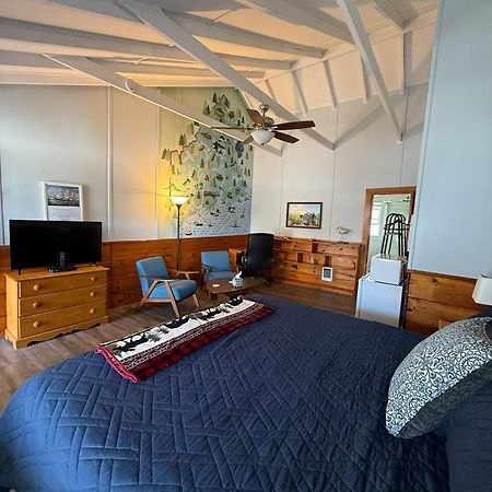Yardarm Motel Searsport Екстериор снимка