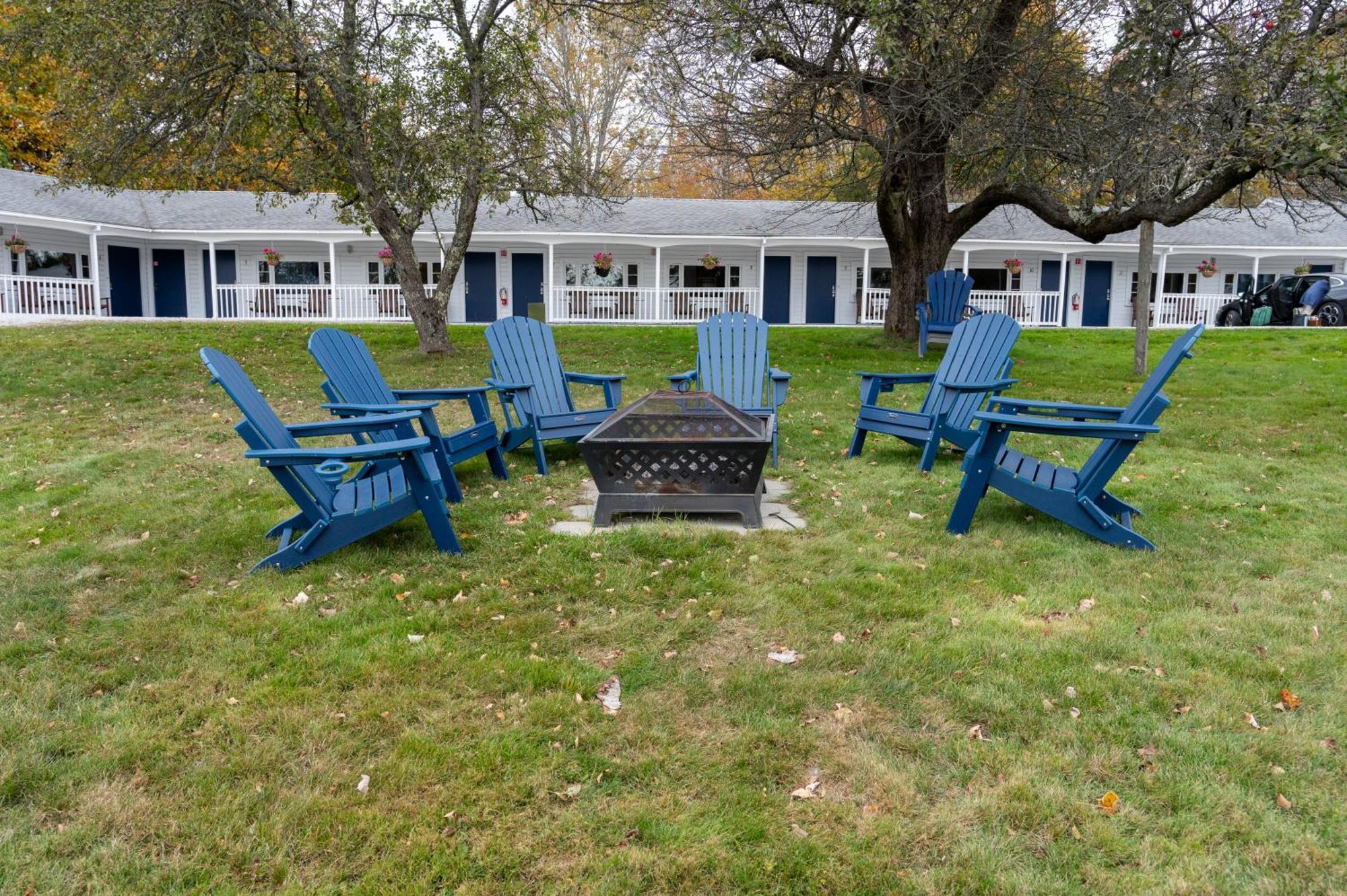 Yardarm Motel Searsport Екстериор снимка