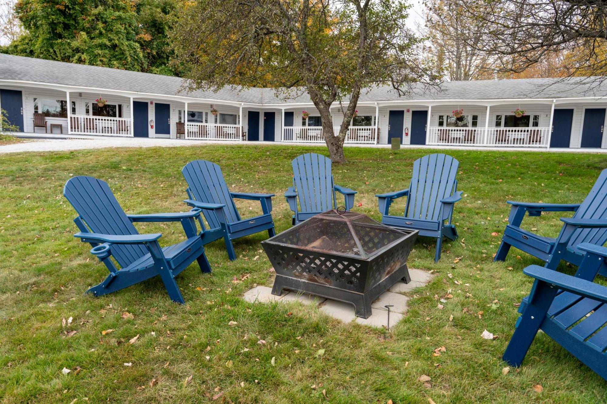 Yardarm Motel Searsport Екстериор снимка