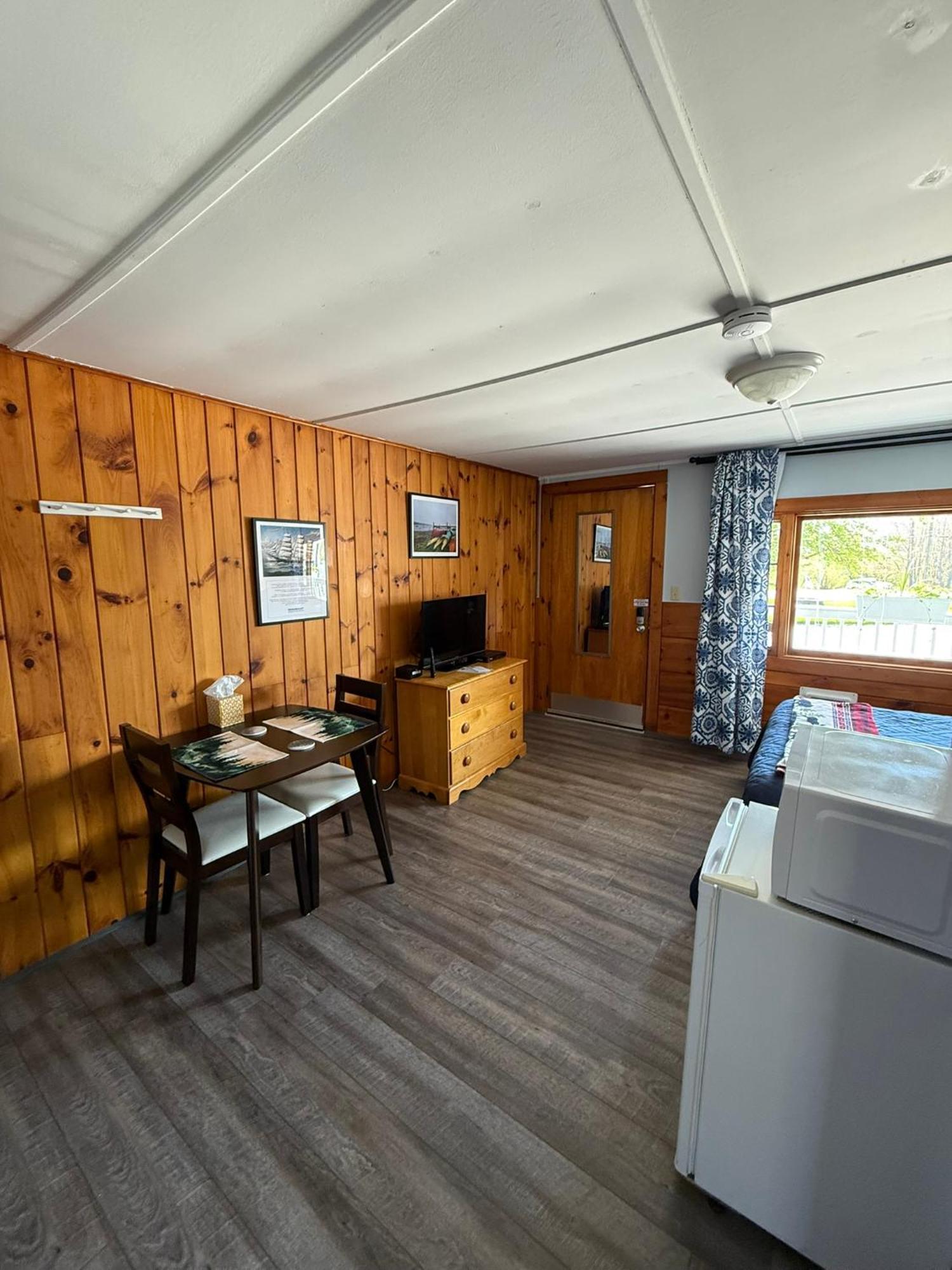 Yardarm Motel Searsport Екстериор снимка