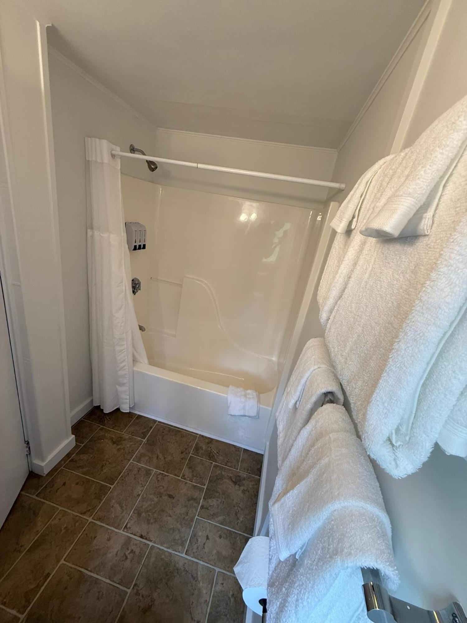 Yardarm Motel Searsport Екстериор снимка